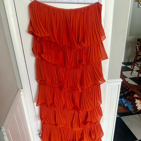 PrettyLittleThing Bright Orange Pleated Dress - Picture 2 of 5